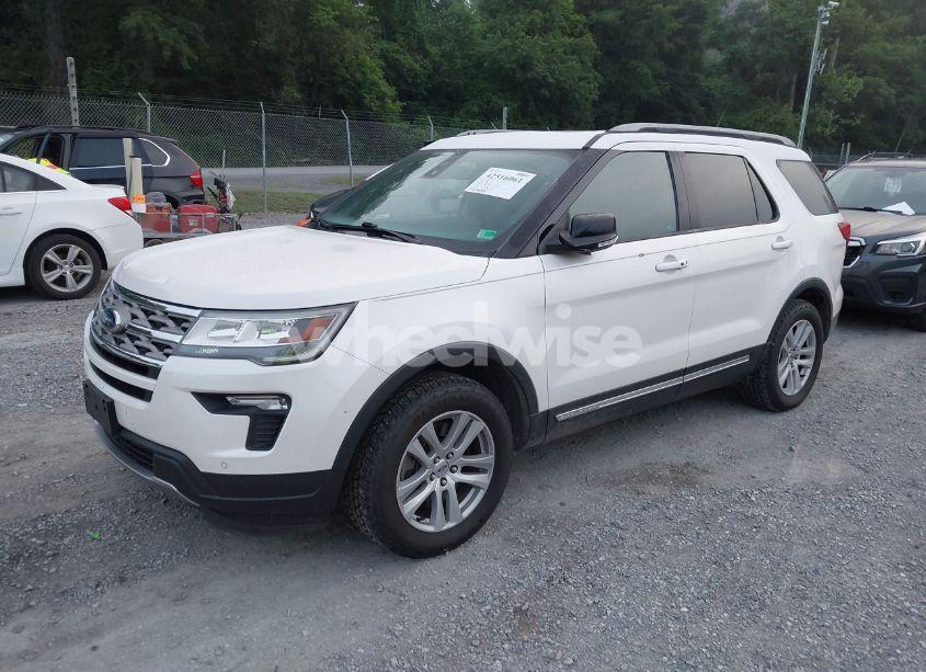 Photo 2 of 2018 Ford Explorer XLT (VIN 1FM5K8D87JGB03807)