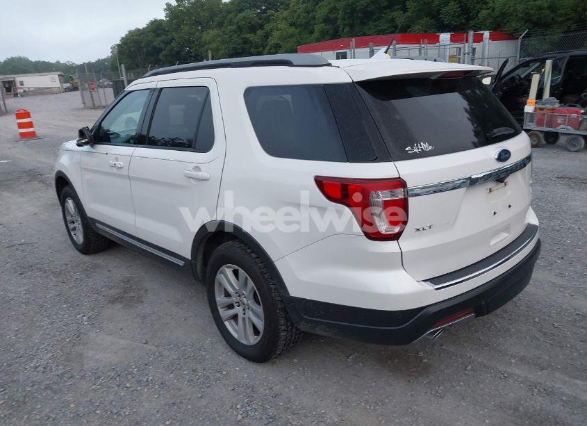 Photo 3 of 2018 Ford Explorer XLT (VIN 1FM5K8D87JGB03807)