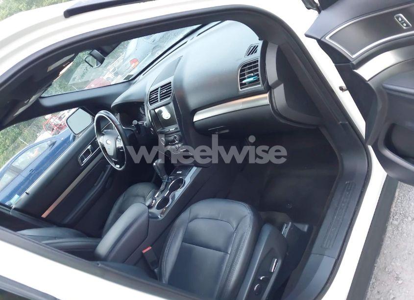 Photo 5 of 2018 Ford Explorer XLT (VIN 1FM5K8D87JGB03807)