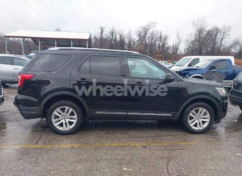Photo 13 of 2018 Ford Explorer XLT (VIN 1FM5K8D87JGB27704)