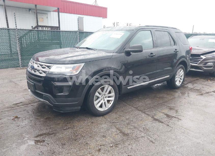 Photo 2 of 2018 Ford Explorer XLT (VIN 1FM5K8D87JGB27704)