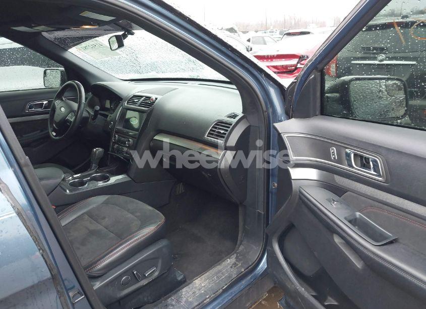 Photo 5 of 2018 Ford Explorer XLT (VIN 1FM5K8D87JGB77292)