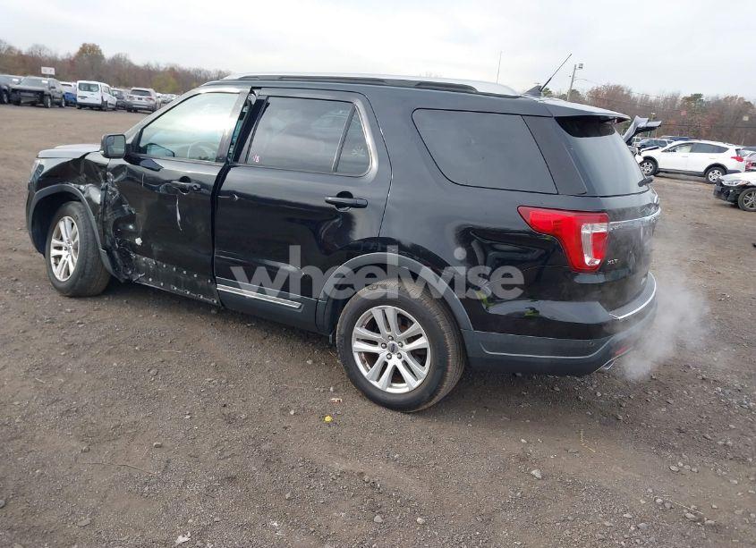 Photo 3 of 2018 Ford Explorer XLT (VIN 1FM5K8D87JGC02174)