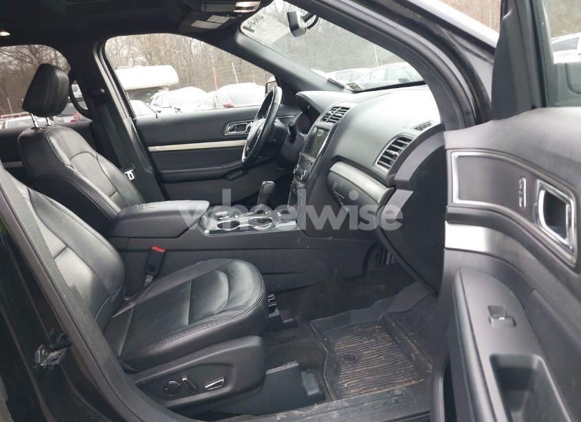 Photo 5 of 2018 Ford Explorer XLT (VIN 1FM5K8D87JGC02174)