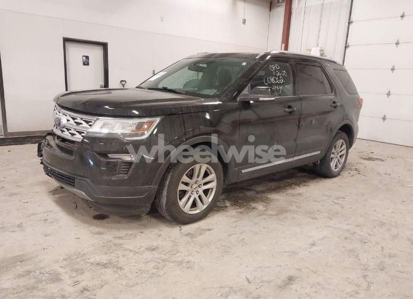 Photo 2 of 2018 Ford Explorer XLT (VIN 1FM5K8D87JGC68062)