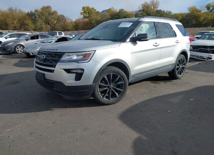 Photo 2 of 2018 Ford Explorer XLT (VIN 1FM5K8D87JGC86285)