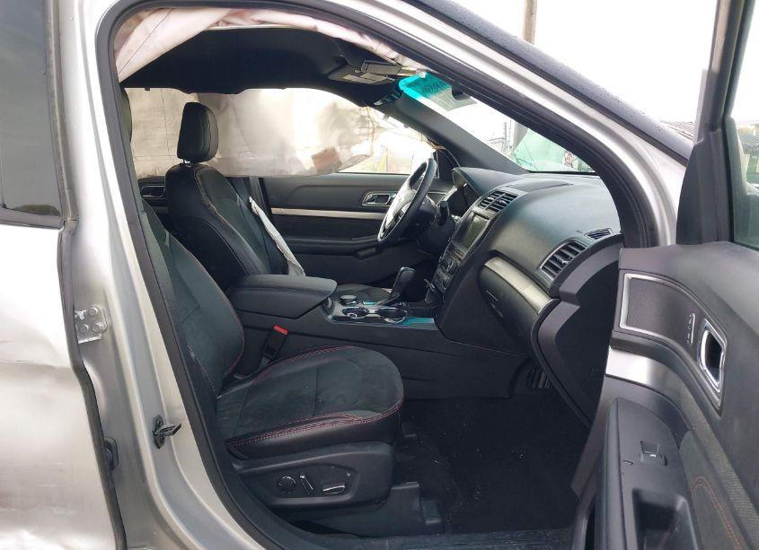 Photo 5 of 2018 Ford Explorer XLT (VIN 1FM5K8D87JGC86285)