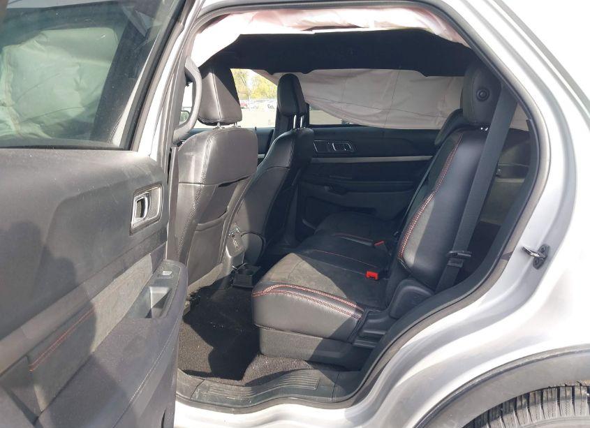 Photo 8 of 2018 Ford Explorer XLT (VIN 1FM5K8D87JGC86285)