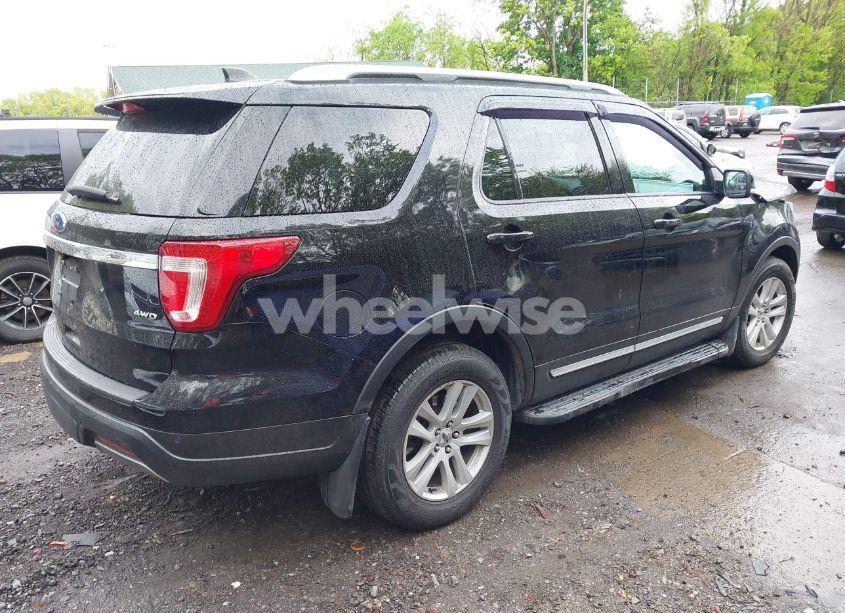 Photo 4 of 2019 Ford Explorer XLT (VIN 1FM5K8D87KGA05751)