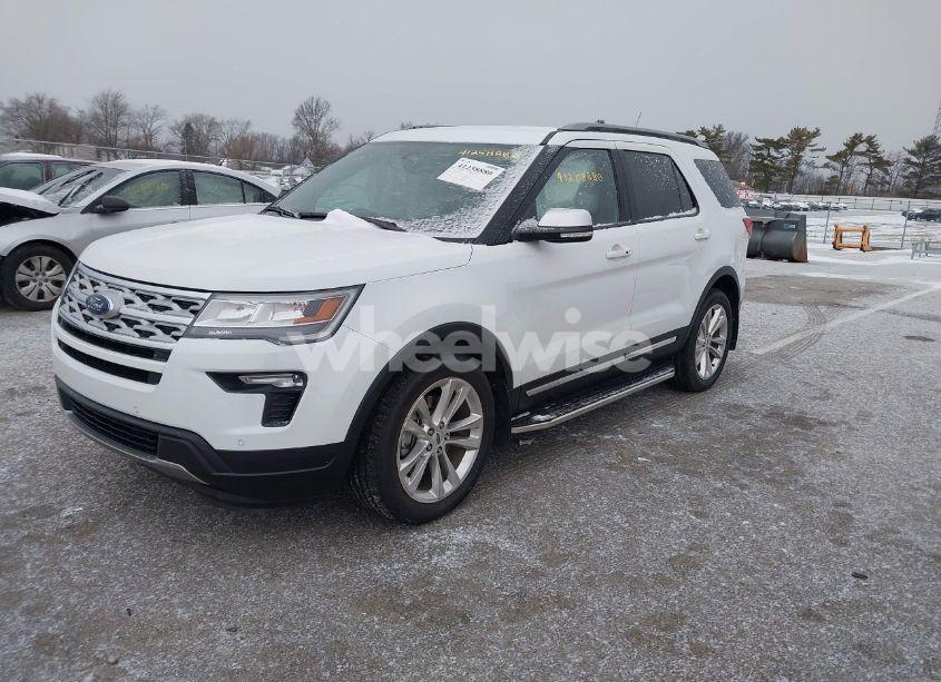 Photo 2 of 2019 Ford Explorer XLT (VIN 1FM5K8D87KGA15664)