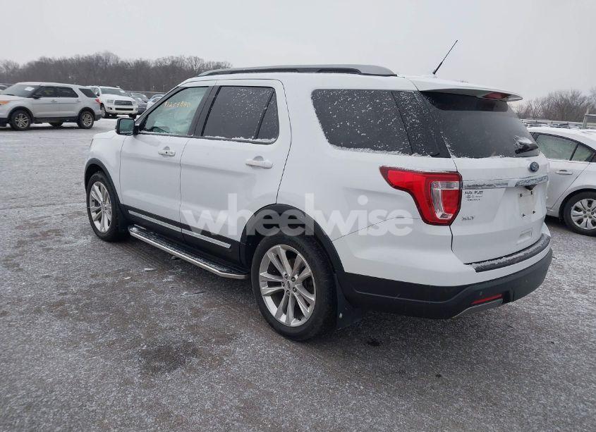 Photo 3 of 2019 Ford Explorer XLT (VIN 1FM5K8D87KGA15664)