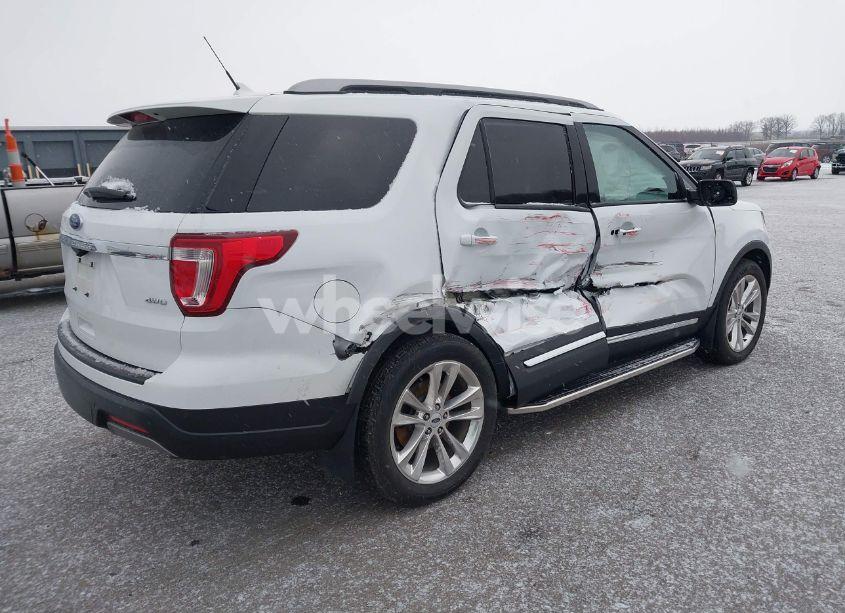 Photo 4 of 2019 Ford Explorer XLT (VIN 1FM5K8D87KGA15664)