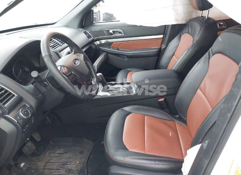 Photo 5 of 2019 Ford Explorer XLT (VIN 1FM5K8D87KGA15664)