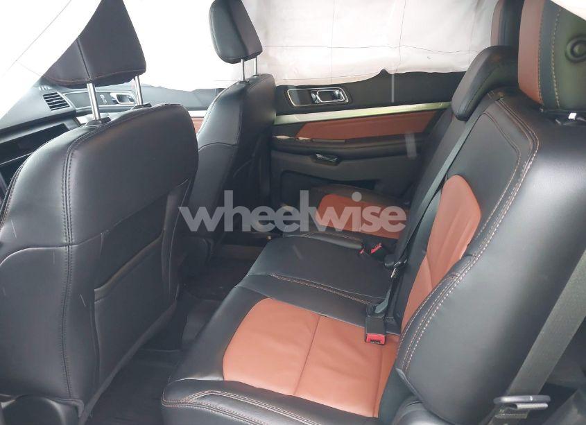 Photo 8 of 2019 Ford Explorer XLT (VIN 1FM5K8D87KGA15664)