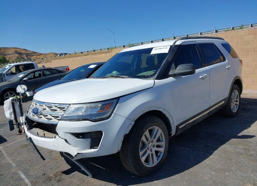 Photo 2 of 2019 Ford Explorer XLT (VIN 1FM5K8D87KGA42881)