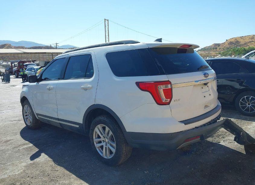 Photo 3 of 2019 Ford Explorer XLT (VIN 1FM5K8D87KGA42881)