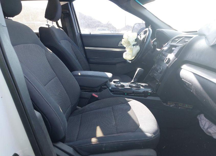 Photo 5 of 2019 Ford Explorer XLT (VIN 1FM5K8D87KGA42881)