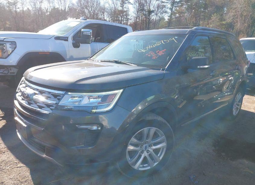 Photo 2 of 2019 Ford Explorer XLT (VIN 1FM5K8D87KGA99128)