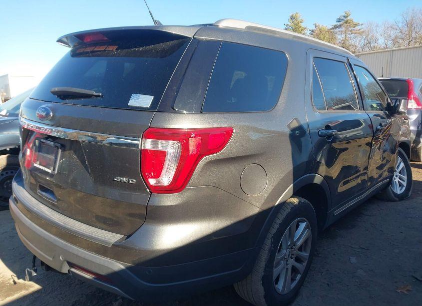 Photo 4 of 2019 Ford Explorer XLT (VIN 1FM5K8D87KGA99128)
