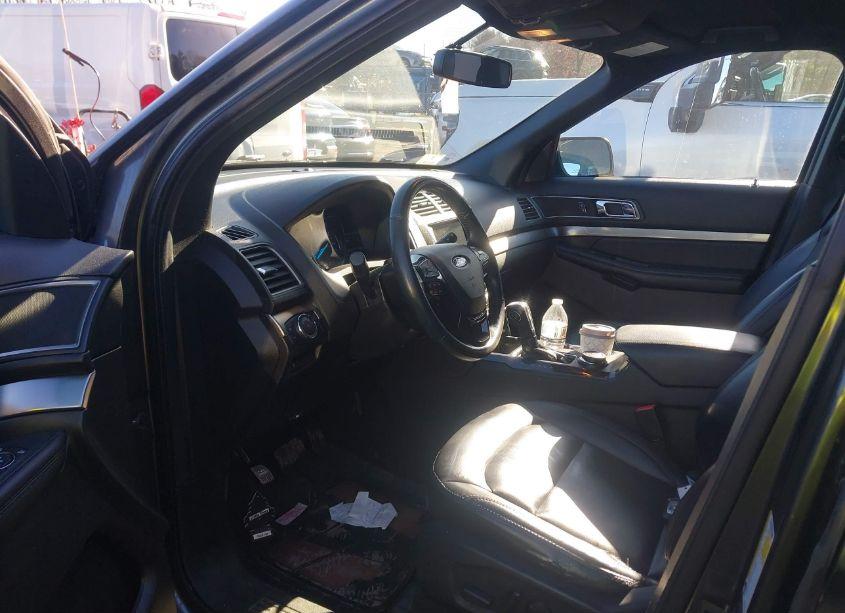 Photo 5 of 2019 Ford Explorer XLT (VIN 1FM5K8D87KGA99128)