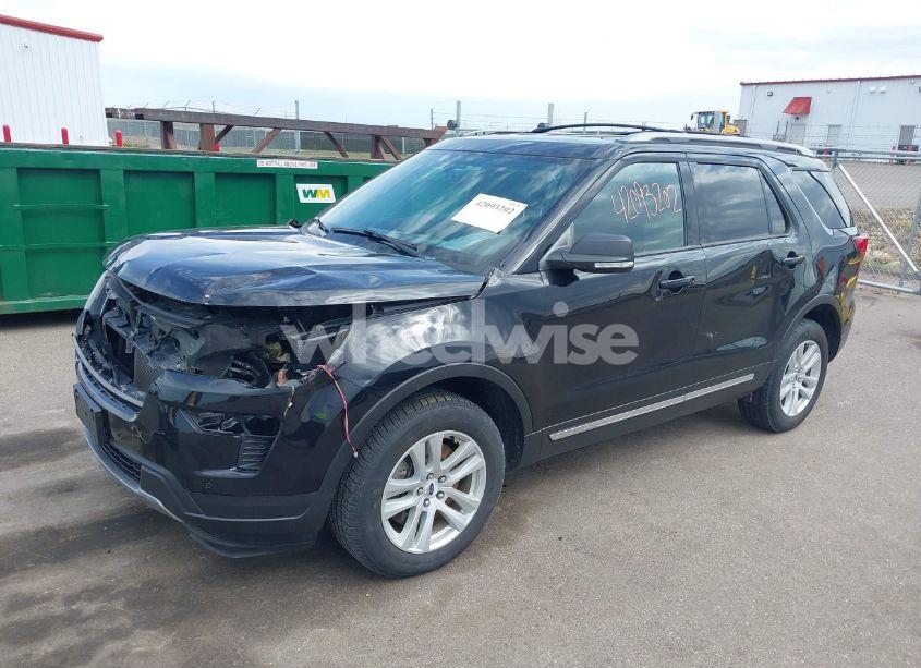 Photo 2 of 2019 Ford Explorer XLT (VIN 1FM5K8D87KGB08202)
