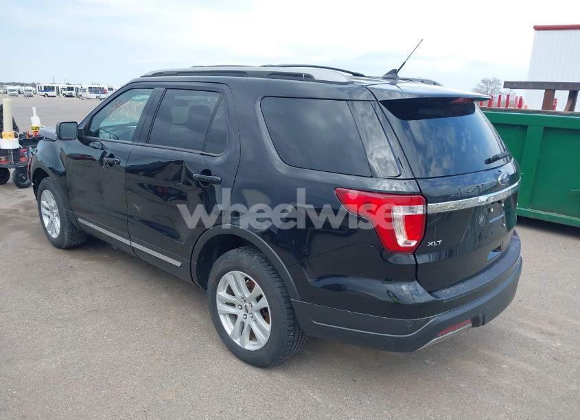 Photo 3 of 2019 Ford Explorer XLT (VIN 1FM5K8D87KGB08202)