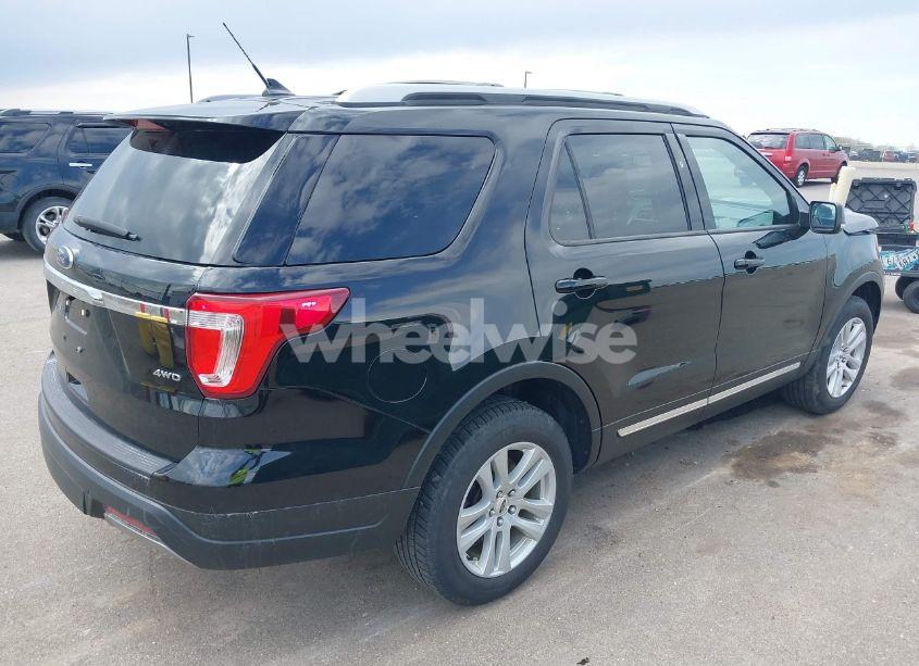 Photo 4 of 2019 Ford Explorer XLT (VIN 1FM5K8D87KGB08202)