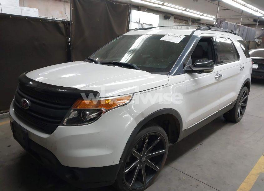 Photo 2 of 2013 Ford Explorer XLT (VIN 1FM5K8D88DGA13036)