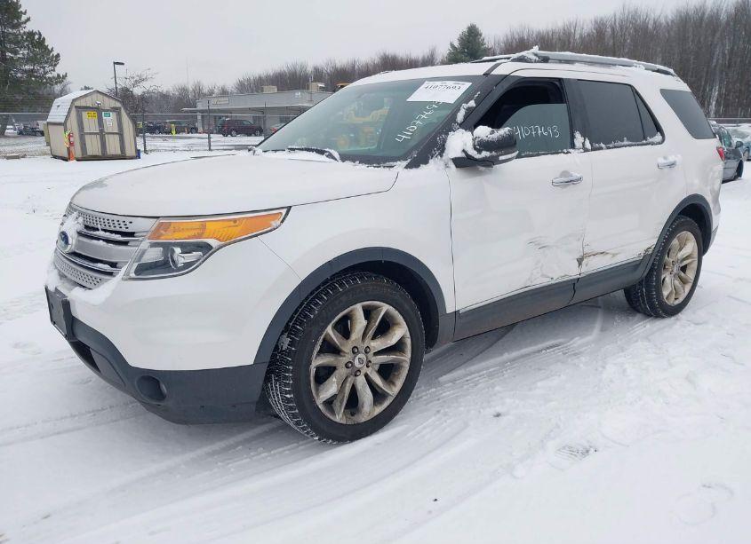 Photo 2 of 2013 Ford Explorer XLT (VIN 1FM5K8D88DGB50235)