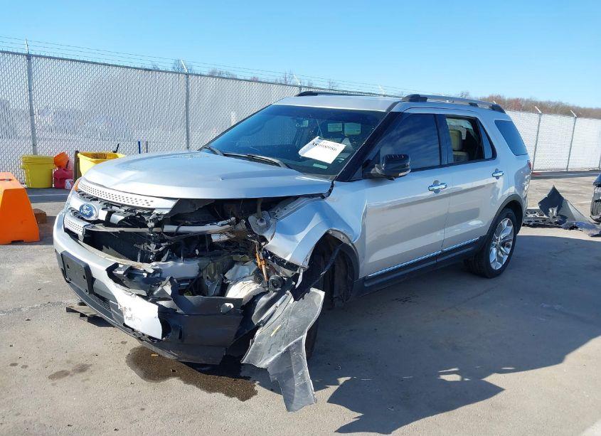 Photo 2 of 2014 Ford Explorer XLT (VIN 1FM5K8D88EGA02393)