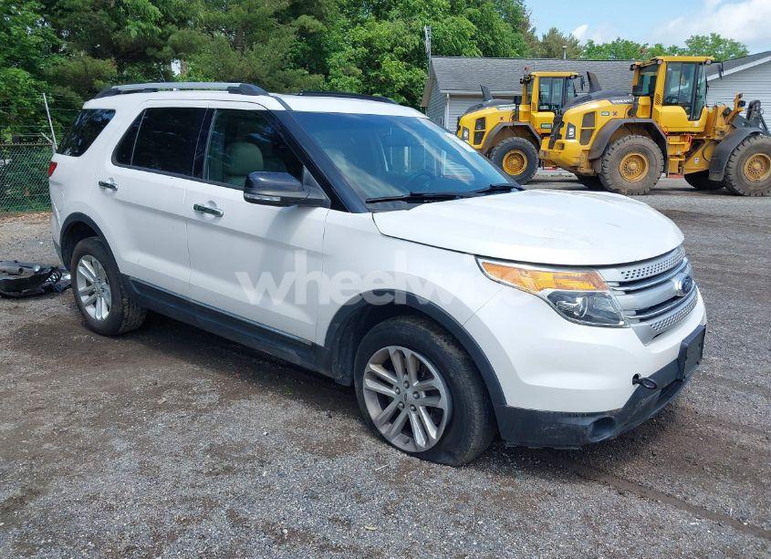 2014 Ford Explorer XLT (VIN 1FM5K8D88EGA21588) main photo