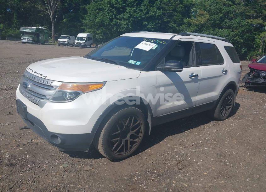 Photo 2 of 2014 Ford Explorer XLT (VIN 1FM5K8D88EGA52176)