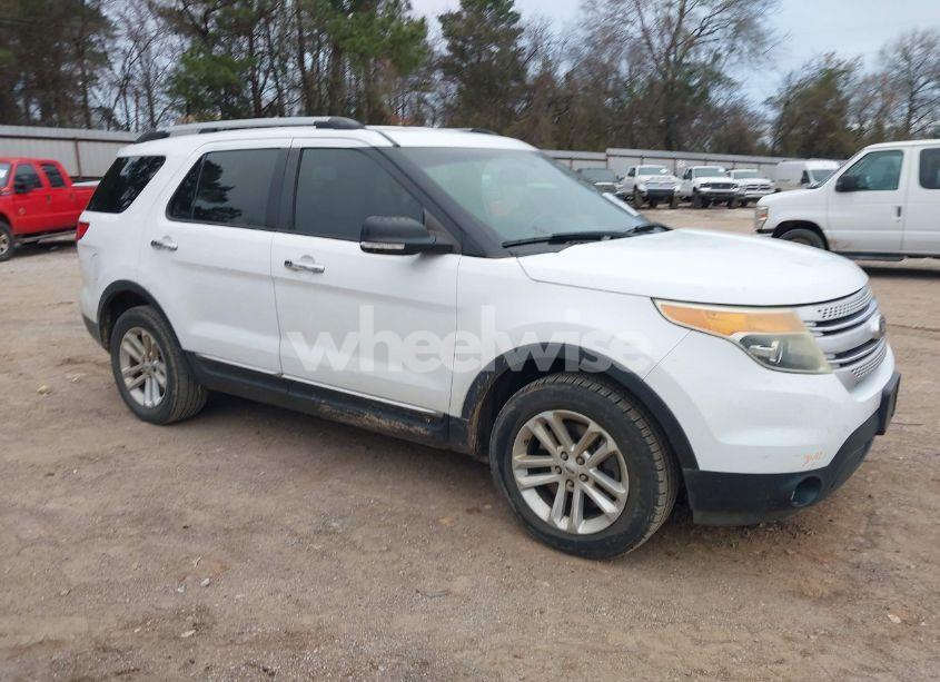 2015 Ford Explorer XLT (VIN 1FM5K8D88FGA76575) main photo