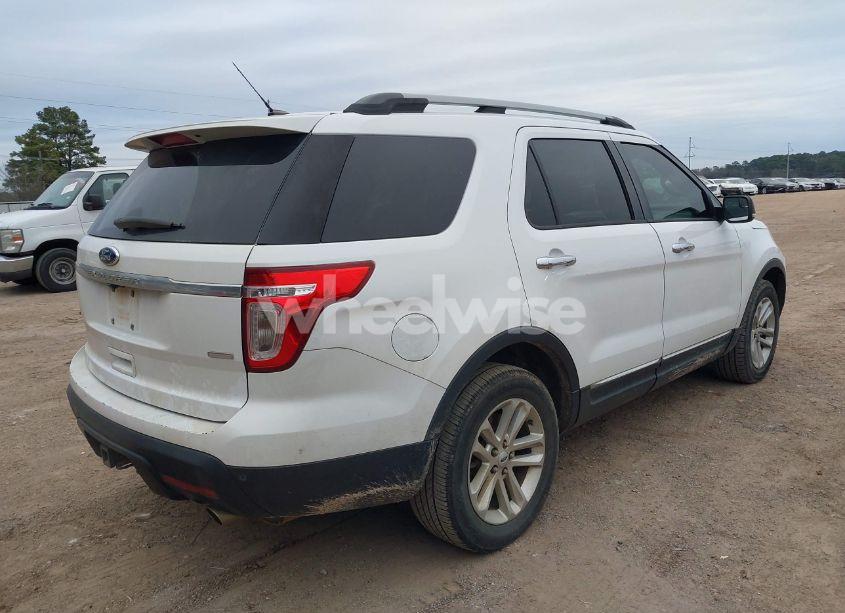 Photo 4 of 2015 Ford Explorer XLT (VIN 1FM5K8D88FGA76575)