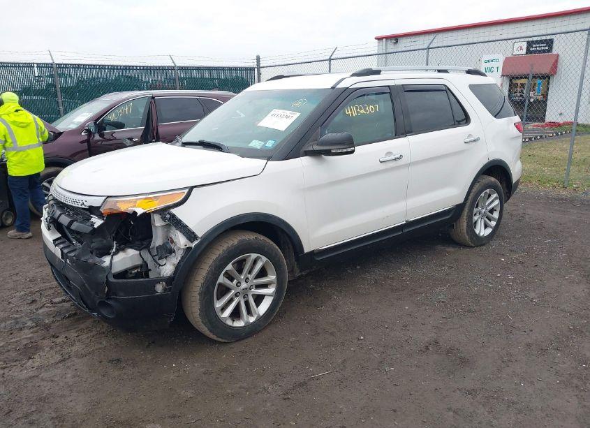 Photo 2 of 2015 Ford Explorer XLT (VIN 1FM5K8D88FGC28256)