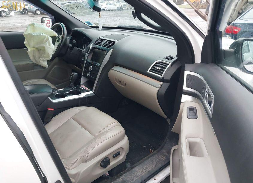 Photo 5 of 2015 Ford Explorer XLT (VIN 1FM5K8D88FGC28256)