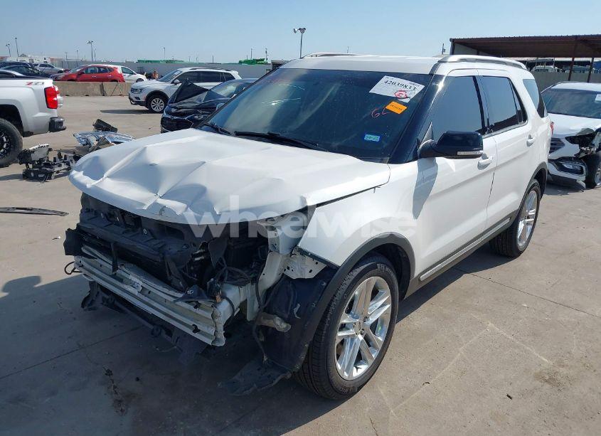 Photo 2 of 2016 Ford Explorer XLT (VIN 1FM5K8D88GGB62373)