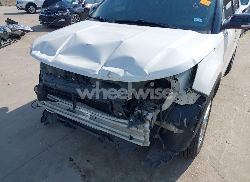 Photo 6 of 2016 Ford Explorer XLT (VIN 1FM5K8D88GGB62373)