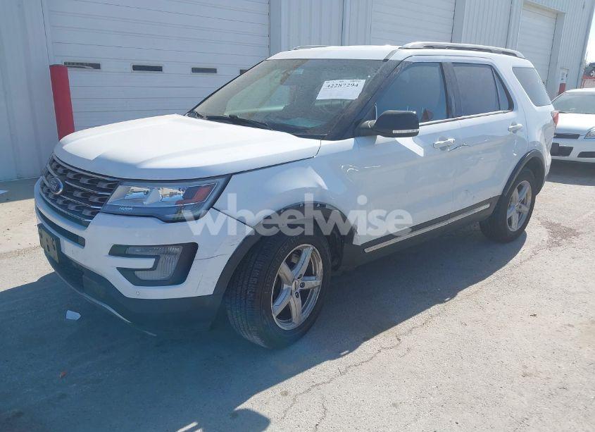 Photo 2 of 2016 Ford Explorer XLT (VIN 1FM5K8D88GGC84456)