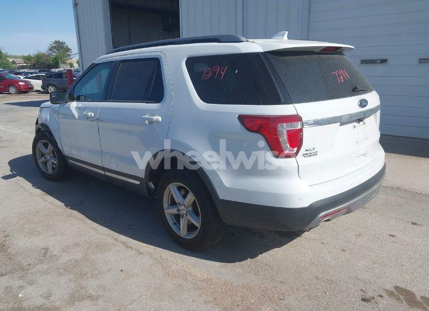 Photo 3 of 2016 Ford Explorer XLT (VIN 1FM5K8D88GGC84456)