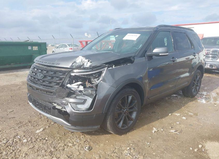 Photo 2 of 2017 Ford Explorer XLT (VIN 1FM5K8D88HGA21532)