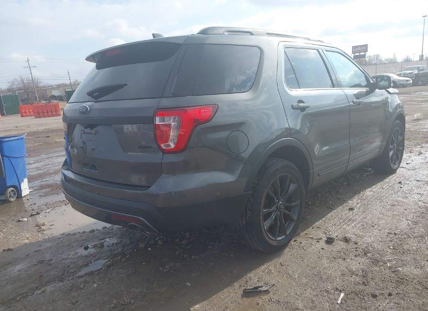 Photo 4 of 2017 Ford Explorer XLT (VIN 1FM5K8D88HGA21532)