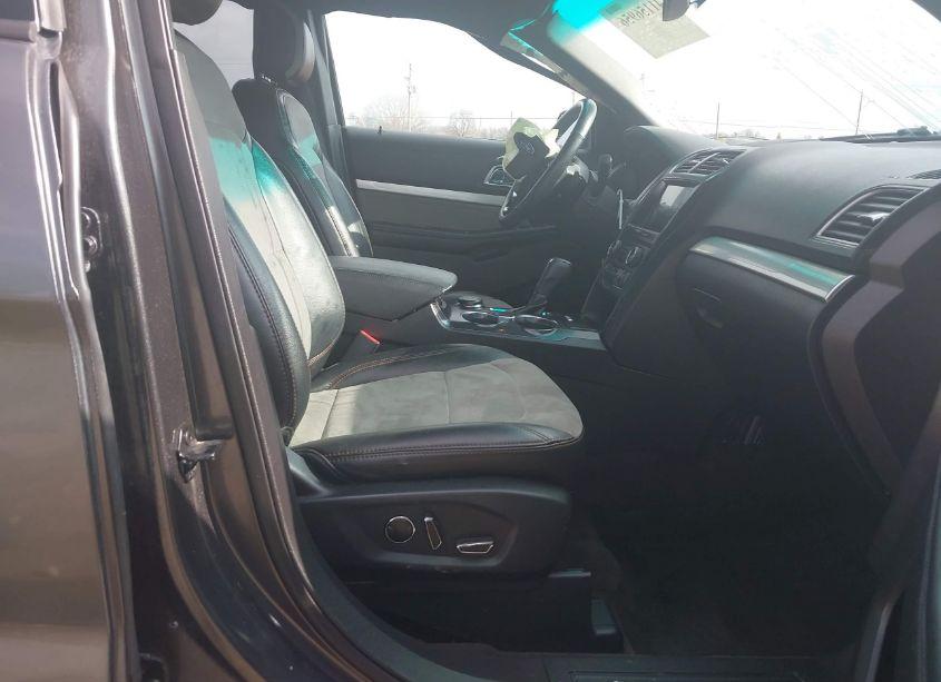 Photo 5 of 2017 Ford Explorer XLT (VIN 1FM5K8D88HGA21532)