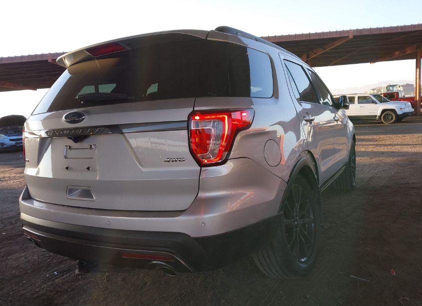 Photo 4 of 2017 Ford Explorer XLT (VIN 1FM5K8D88HGD11494)
