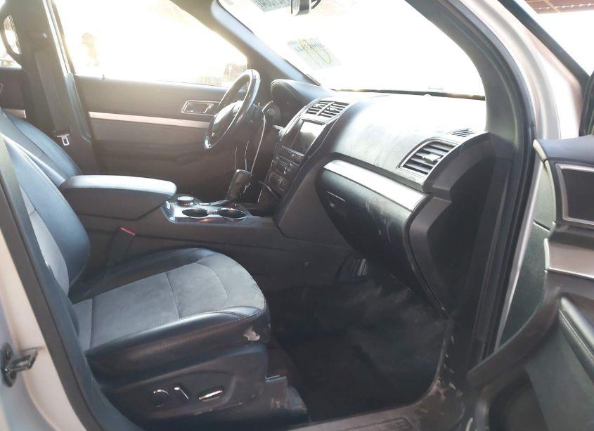 Photo 5 of 2017 Ford Explorer XLT (VIN 1FM5K8D88HGD11494)