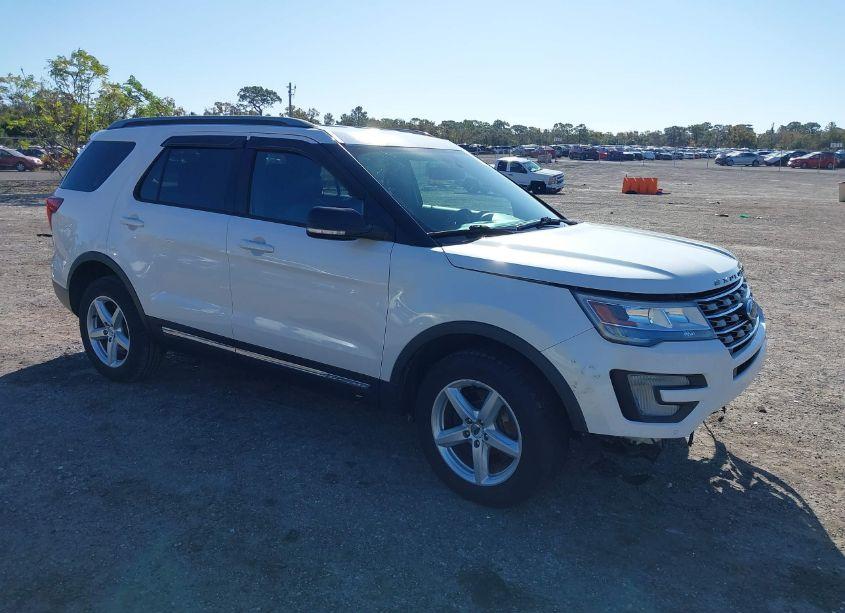 2017 Ford Explorer XLT (VIN 1FM5K8D88HGD32670) main photo
