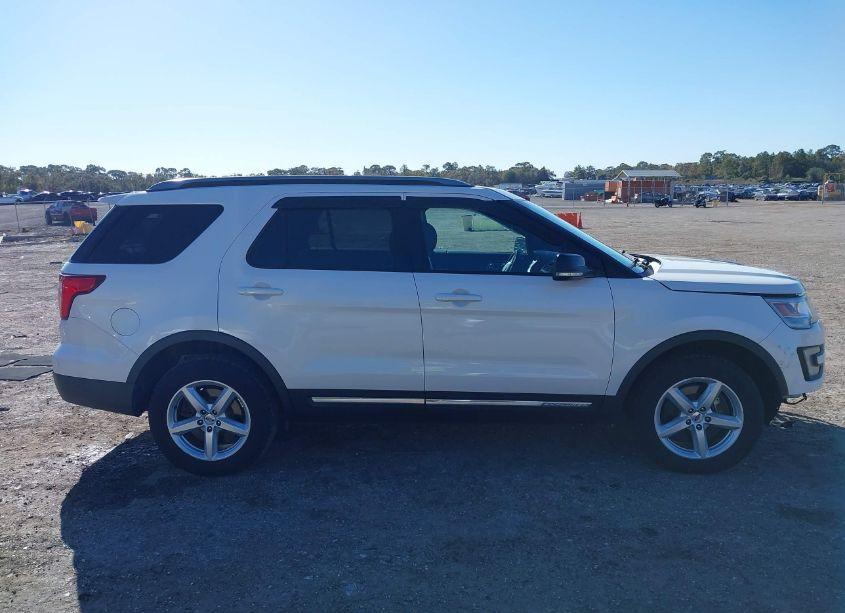 Photo 13 of 2017 Ford Explorer XLT (VIN 1FM5K8D88HGD32670)
