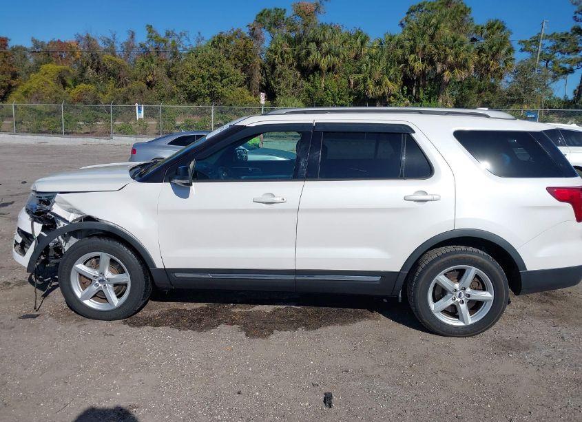 Photo 14 of 2017 Ford Explorer XLT (VIN 1FM5K8D88HGD32670)