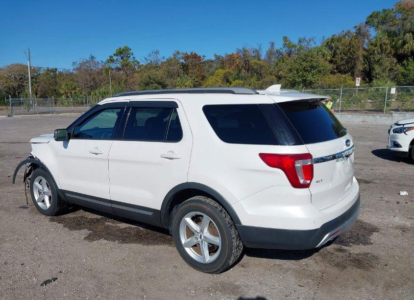 Photo 3 of 2017 Ford Explorer XLT (VIN 1FM5K8D88HGD32670)
