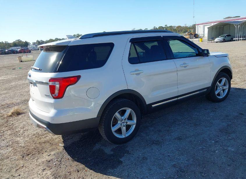 Photo 4 of 2017 Ford Explorer XLT (VIN 1FM5K8D88HGD32670)